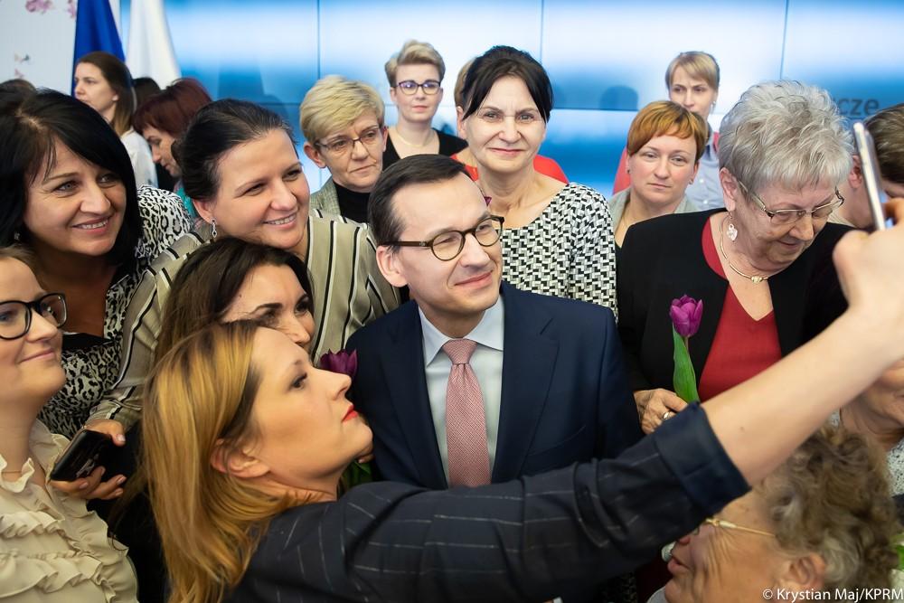 Realnym problemem kobiet w Polsce jest szybki dostęp do uprawnień zawodowych ergo luka płacowa