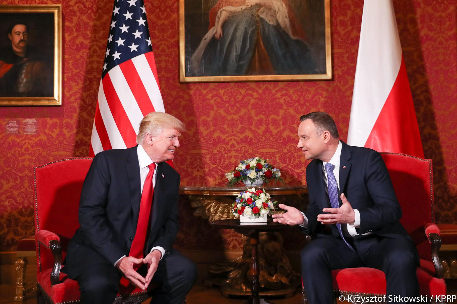 Przekaz powinien być taki, że Trump ogłasza intencję dyslokacji